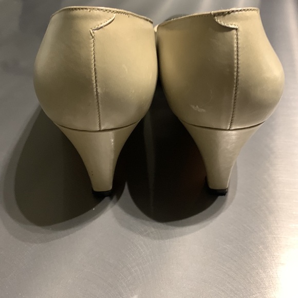 David Evins Bone & Black Classic Spectator Pump Size 9 1/2 AAAA (Extra Narrow) - Picture 6 of 14